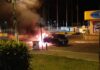 Veículo pega fogo em pleno centro da cidade