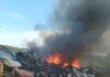 INCÊNDIO ATINGE DEPÓSITO DE SUCATAS NO B.CARIJÓS EM LAFAIETE