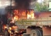 Caminhão é destruído pelo fogo dentro de garagem