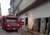 Bombeiros combatem incêndio em casa de show em Congonhas
