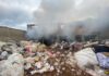 Bombeiros combatem incêndio em depósito de materiais recicláveis em Conselheiro Lafaiete
