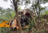 Bombeiros resgatam trabalhador preso em trator tombado em área rural de Conselheiro Lafaiete